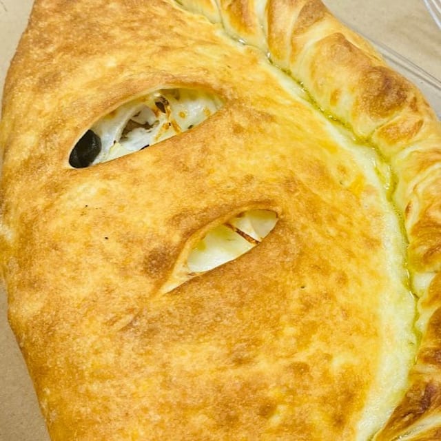 Cheese Calzone (Calzone).